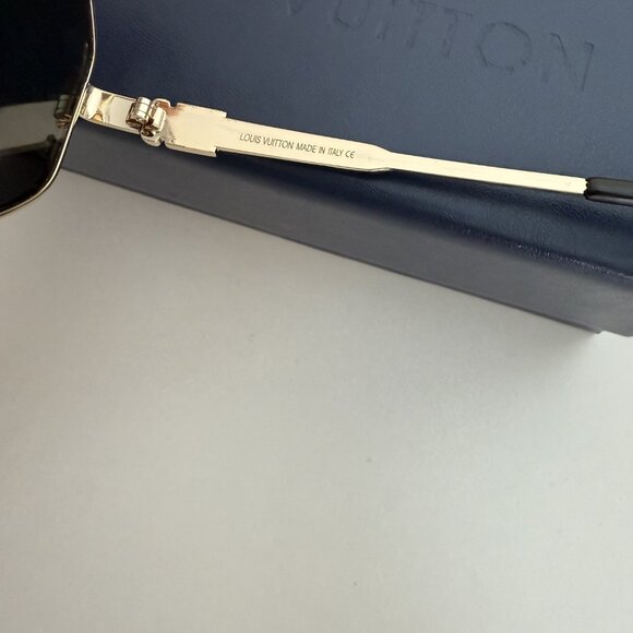 Louis Vuitton  Geometric Sunglasses with Bold Frames Unisex - Picture 6 of 7
